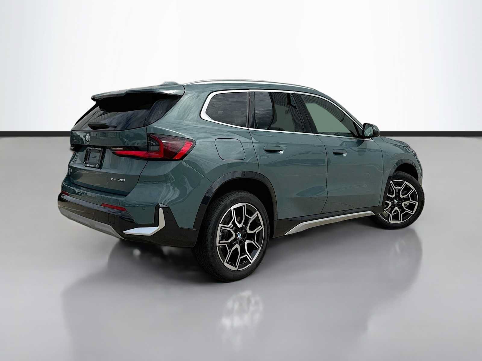 New 2027 BMW X1 xDrive28i AWD/4WD image 3