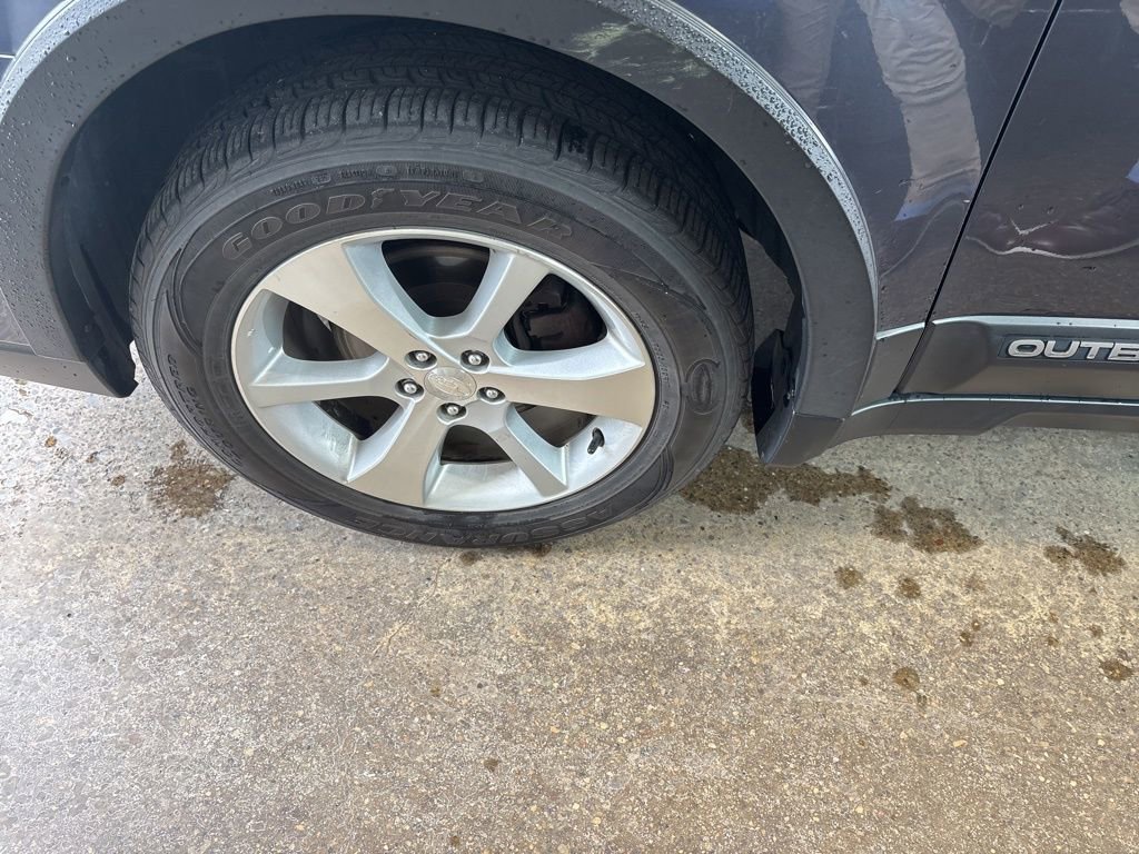 Used 2014 Subaru Outback 2.5i Limited w/ Moonroof Package image 21