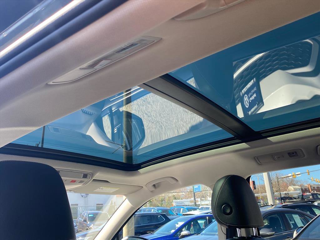 Certified 2022 Volkswagen Tiguan SE image 20