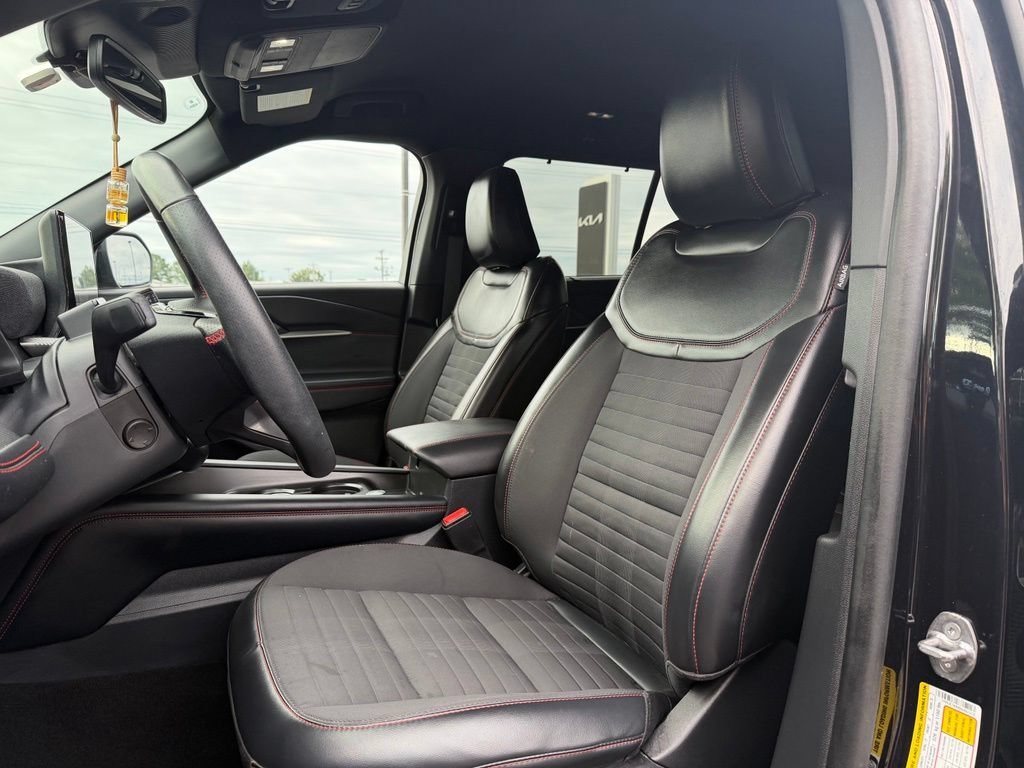 Used 2025 Ford Explorer ST-Line w/ Premium Package RWD image 10