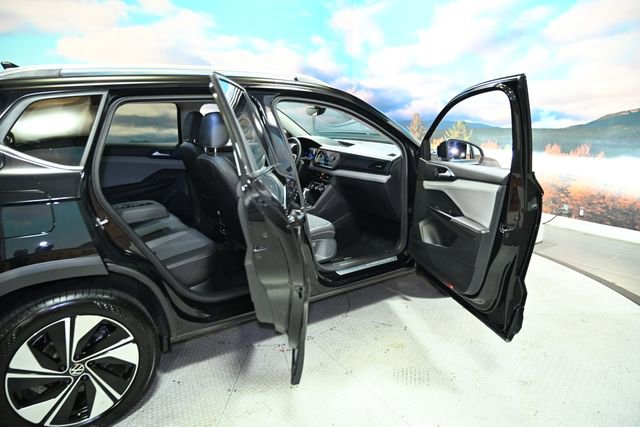 Used 2024 Volkswagen Taos SE image 50