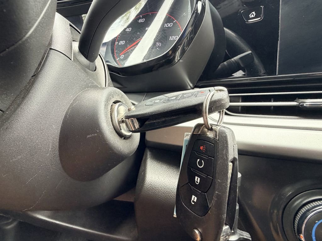 Certified 2024 Chevrolet Trax RS FWD image 29