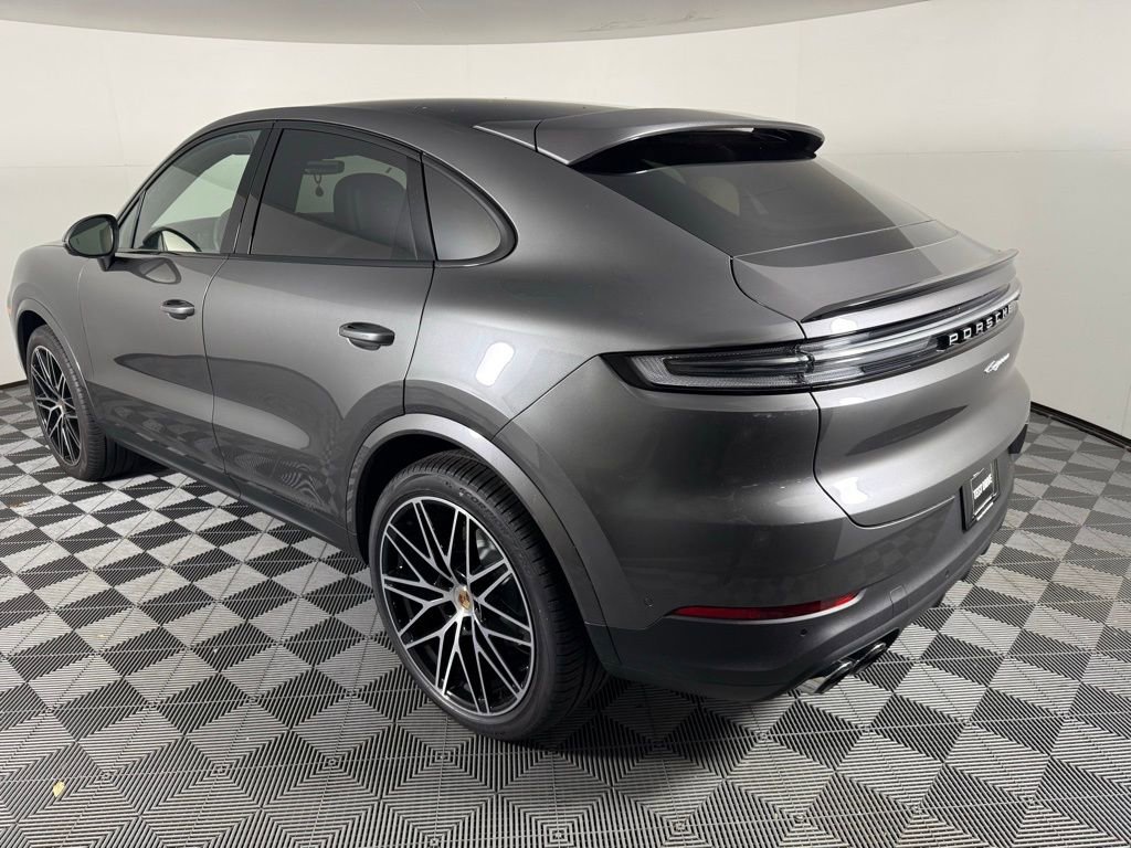 Certified 2025 Porsche Cayenne Coupe image 3