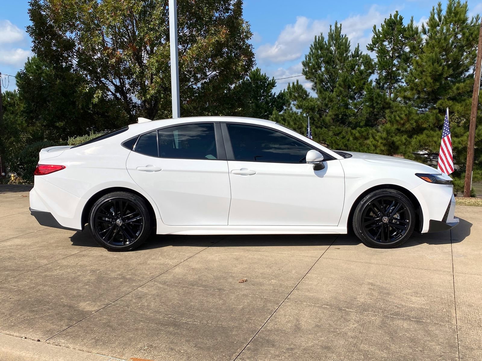 Used 2025 Toyota Camry SE image 7