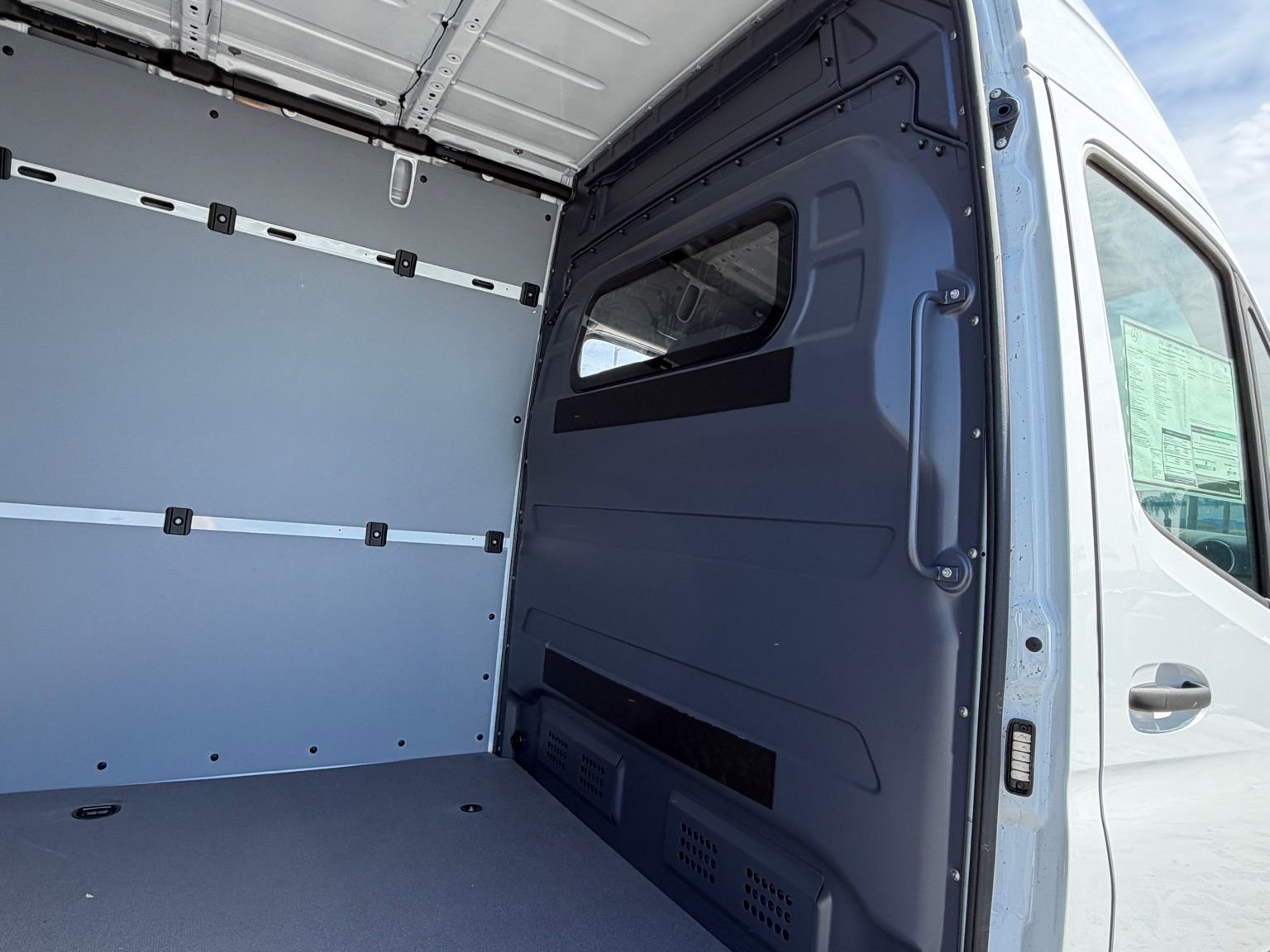 New 2025 Mercedes-Benz Sprinter 2500 image 17