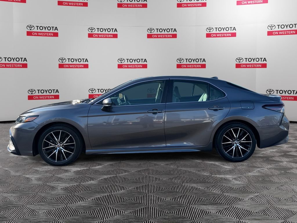 Used 2021 Toyota Camry SE w/ Cold Weather Package image 6