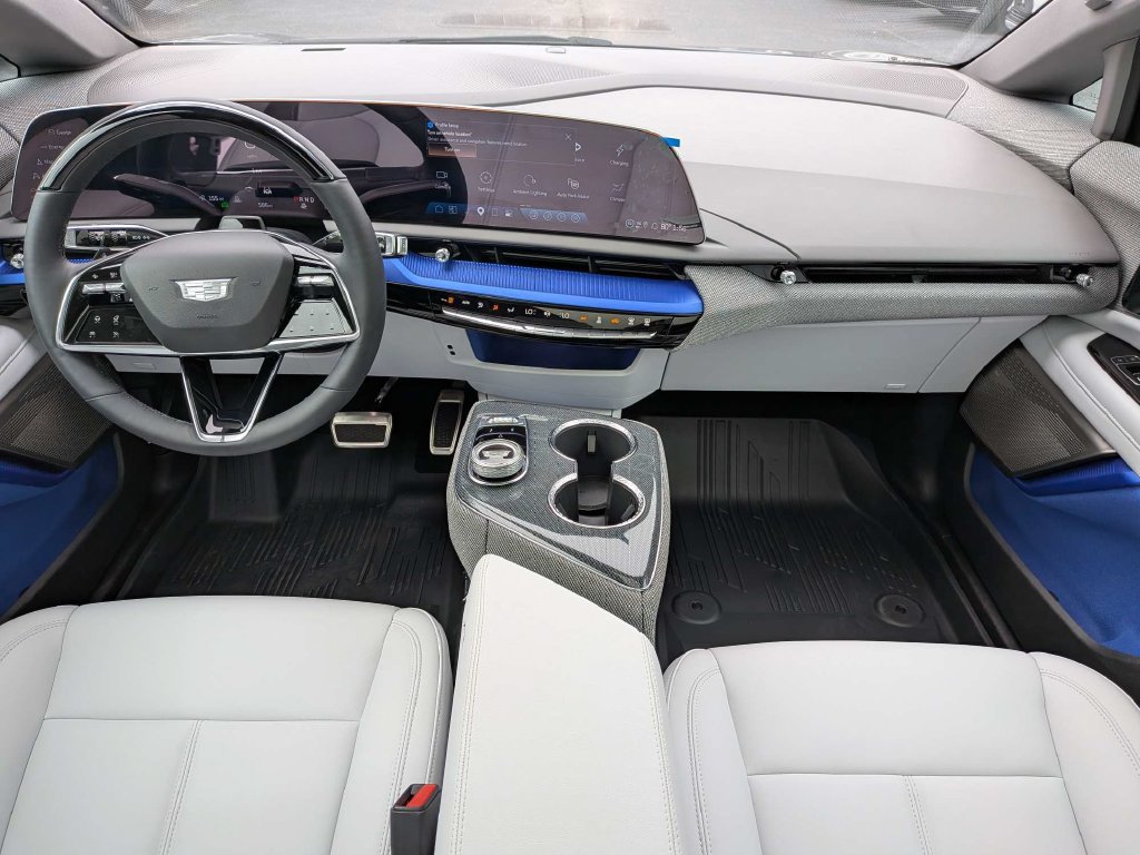 Certified 2027 Cadillac Optiq Luxury RWD image 16