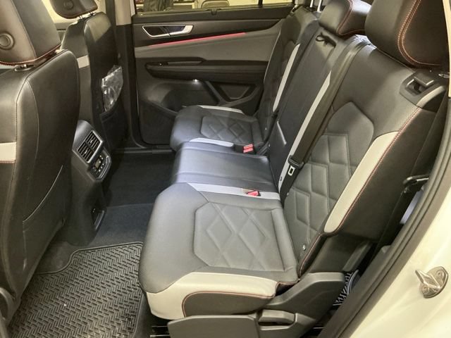 Used 2024 Volkswagen Atlas Peak Edition SE AWD/4WD image 14