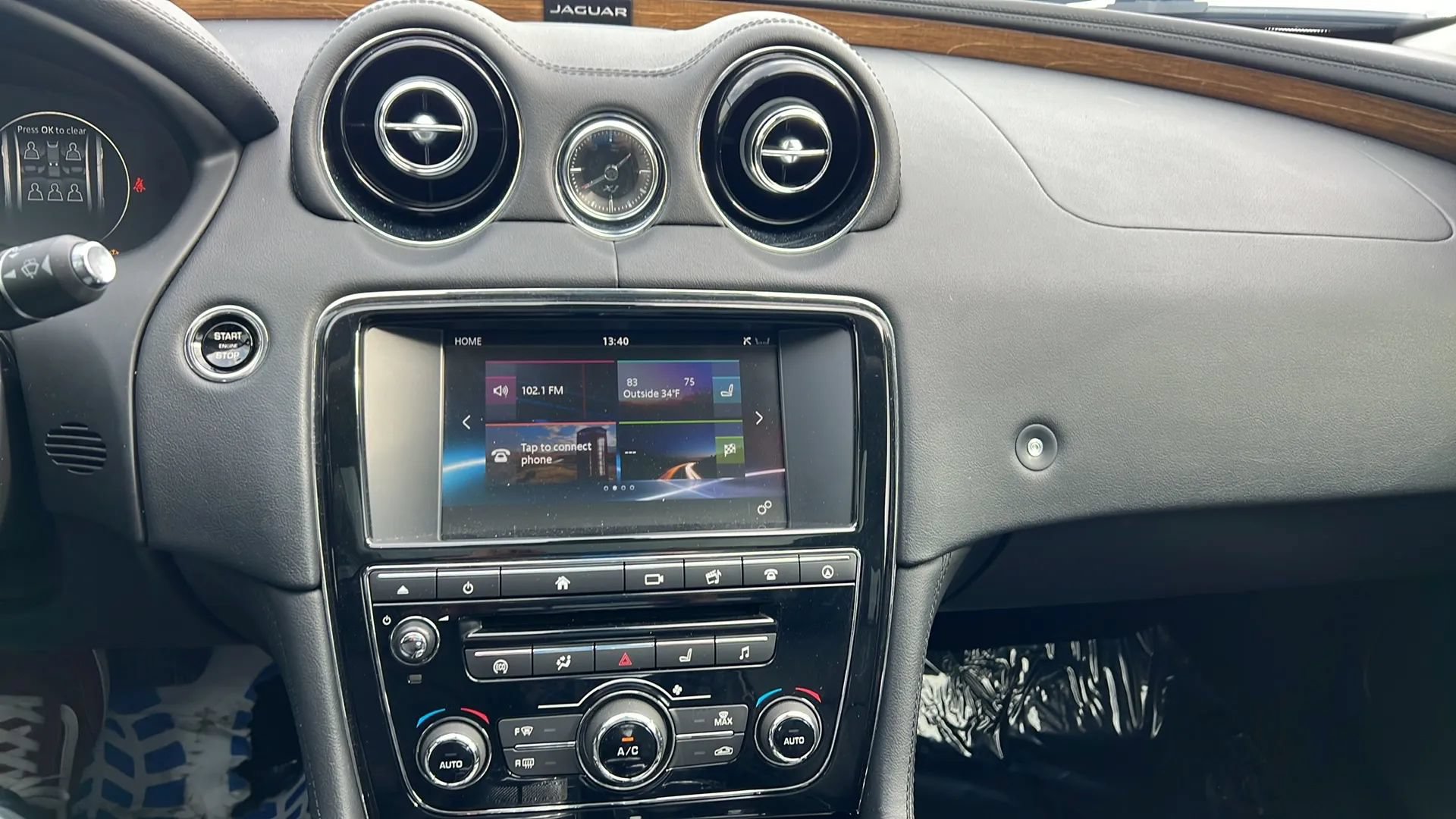 Used 2016 Jaguar XJ Supercharged RWD image 25
