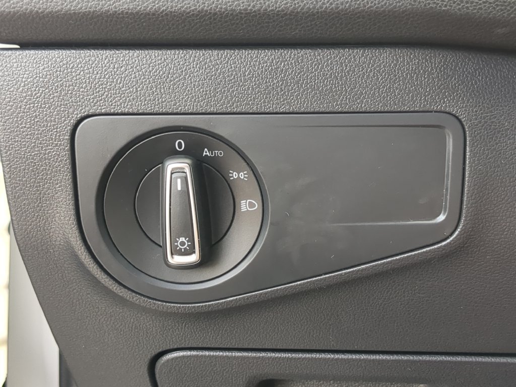 Used 2022 Volkswagen Tiguan SE FWD image 25