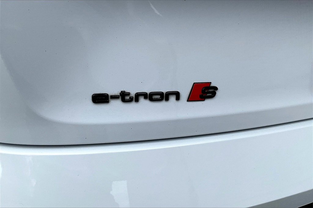 Used 2022 Audi e-tron S Premium Plus w/ 21" Black Optic Package image 24