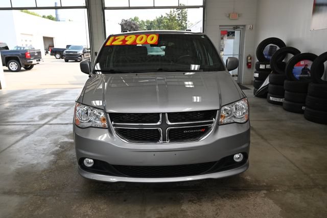 Used 2017 Dodge Grand Caravan SXT FWD image 2