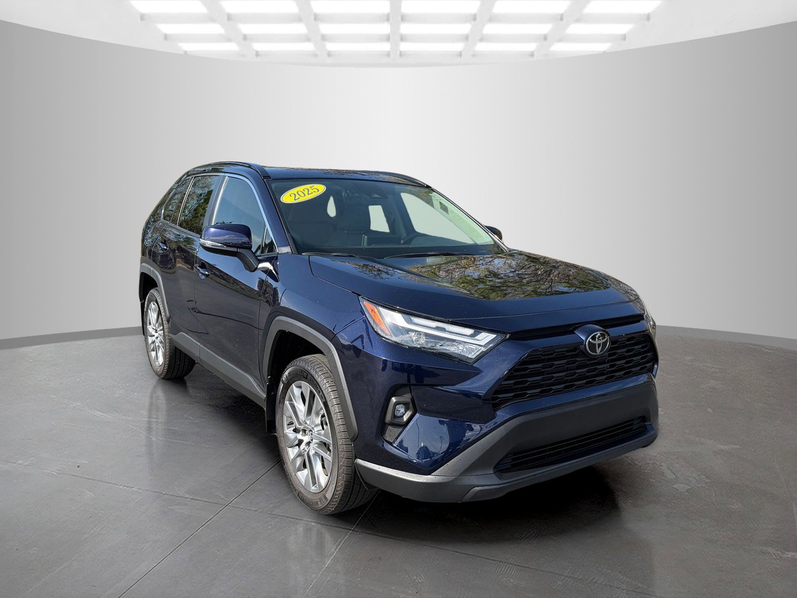 Used 2025 Toyota RAV4 XLE Premium image 5