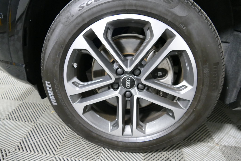 Certified 2025 Audi Q5 Premium w/ Convenience Package AWD/4WD image 9