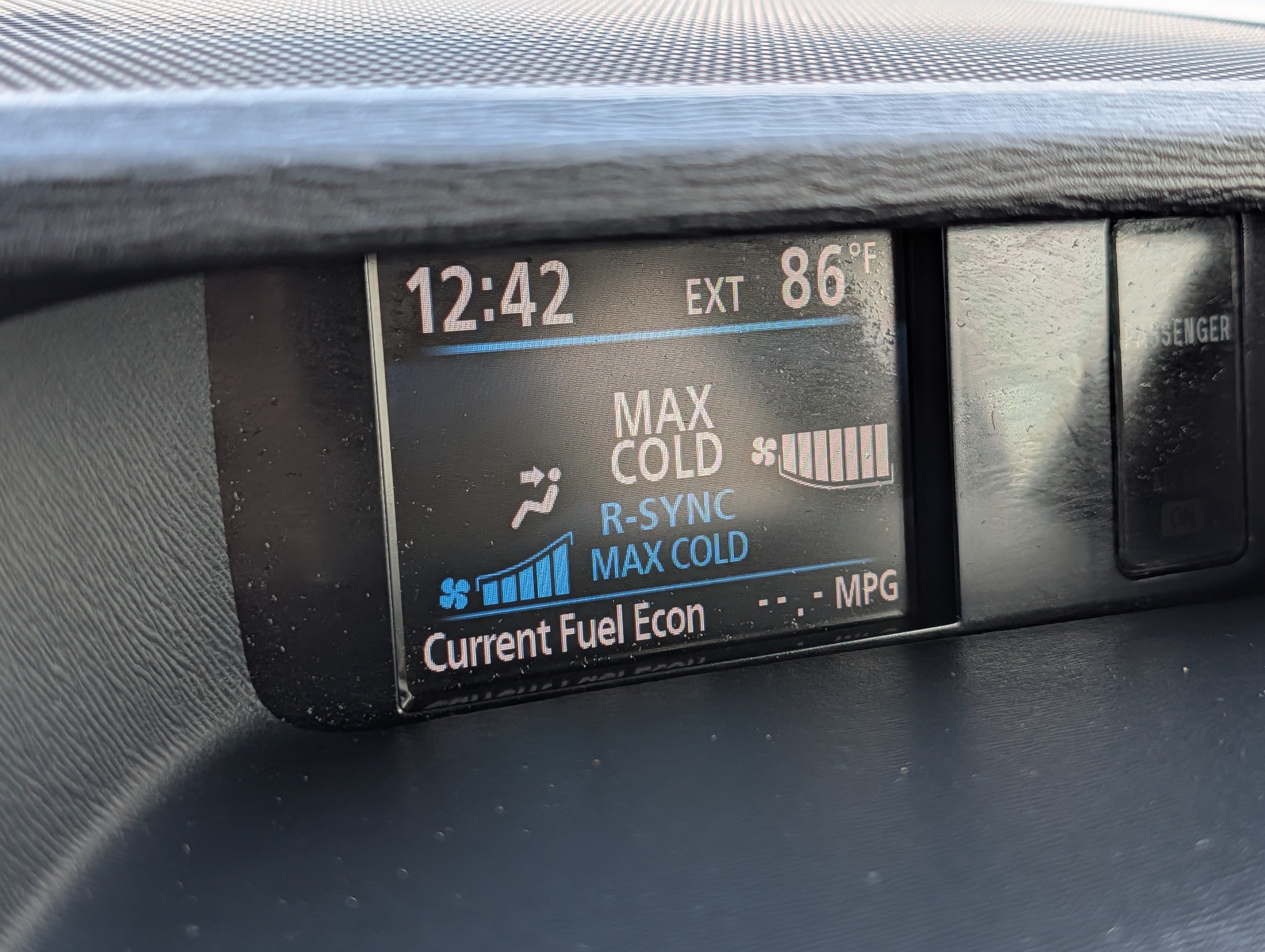 Used 2014 Toyota Sienna LE FWD image 31