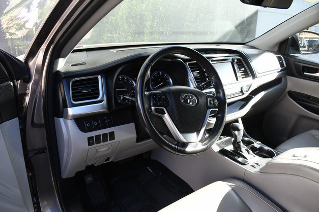 Certified 2017 Toyota Highlander XLE image 14