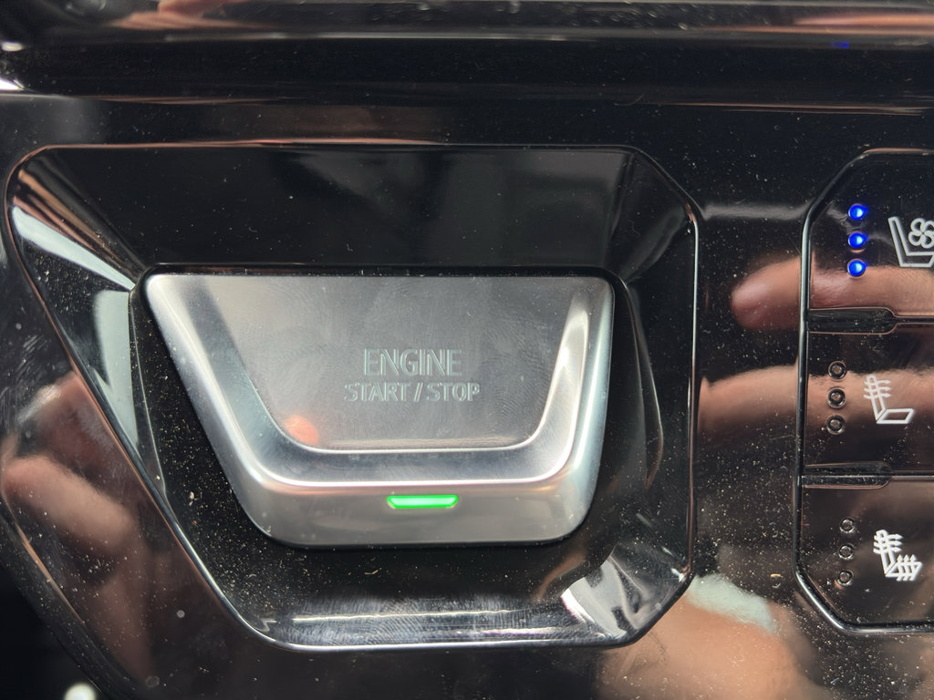 Used 2025 GMC Sierra 2500 AT4 image 24