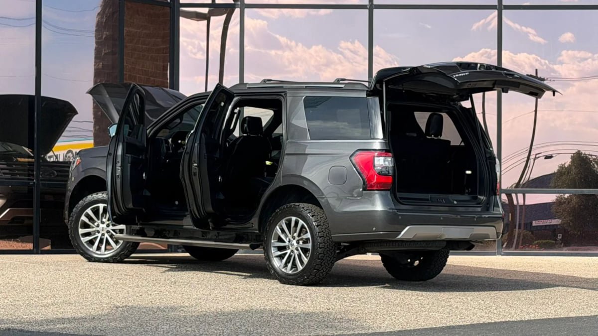 Used 2018 Ford Expedition Limited w/ Equipment Group 301A AWD/4WD image 31