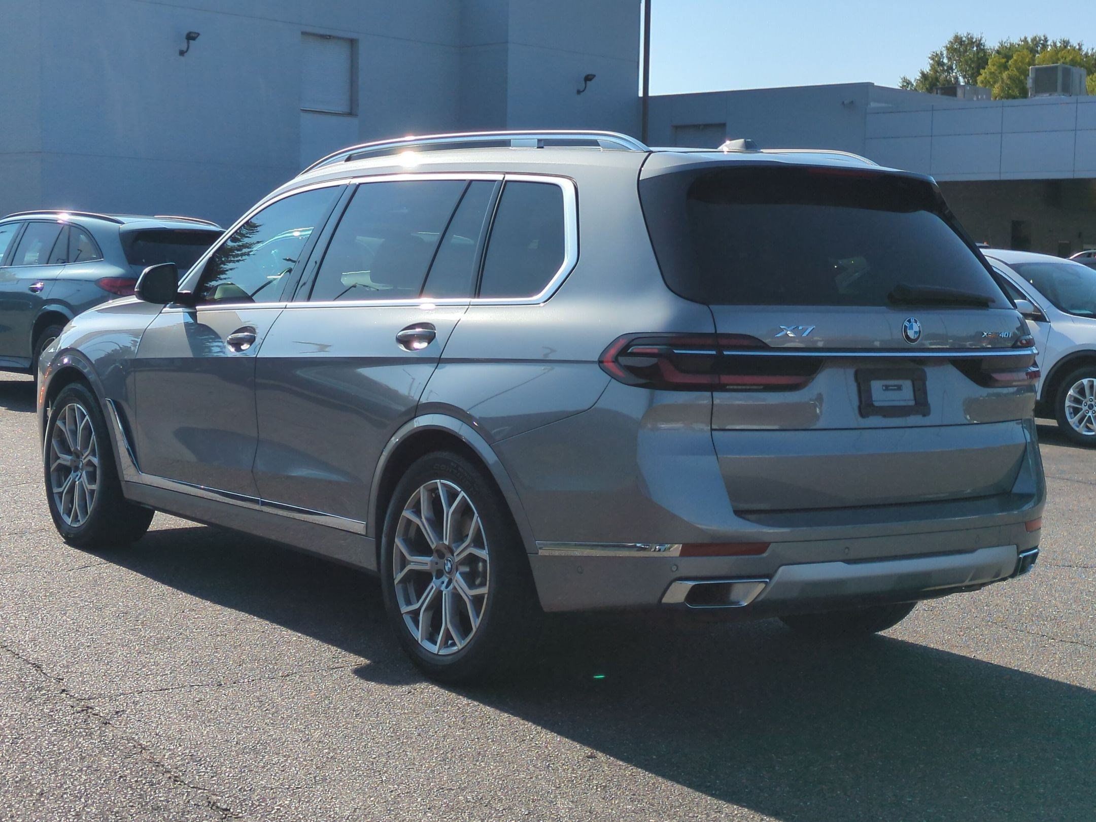 Used 2025 BMW X7 xDrive40i w/ Executive Package AWD/4WD image 5