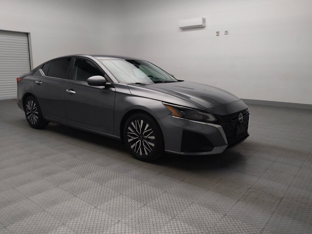 Used 2023 Nissan Altima 2.5 SV image 13