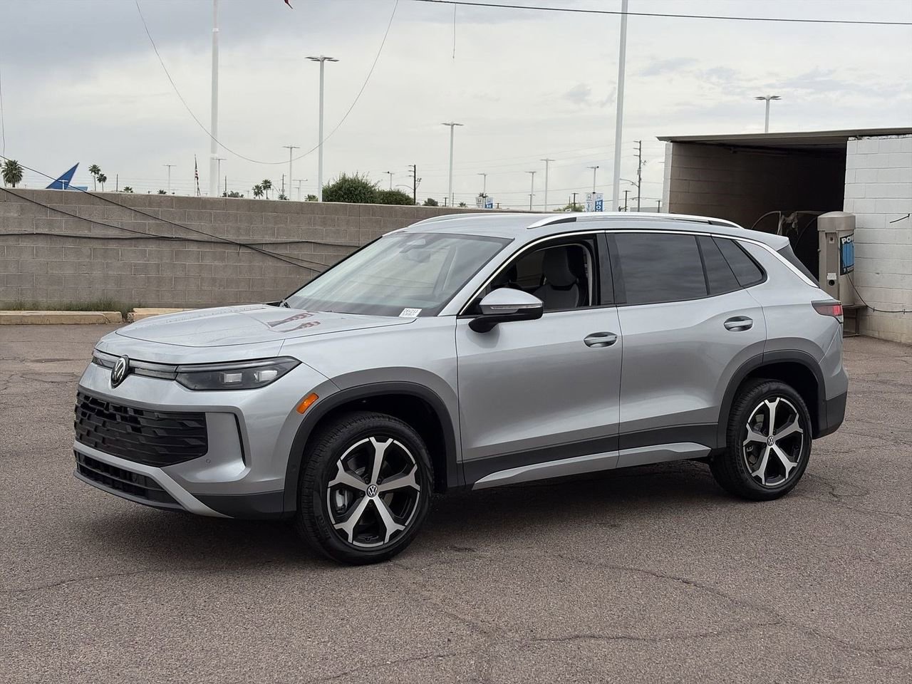 New 2026 Volkswagen Tiguan SE image 3