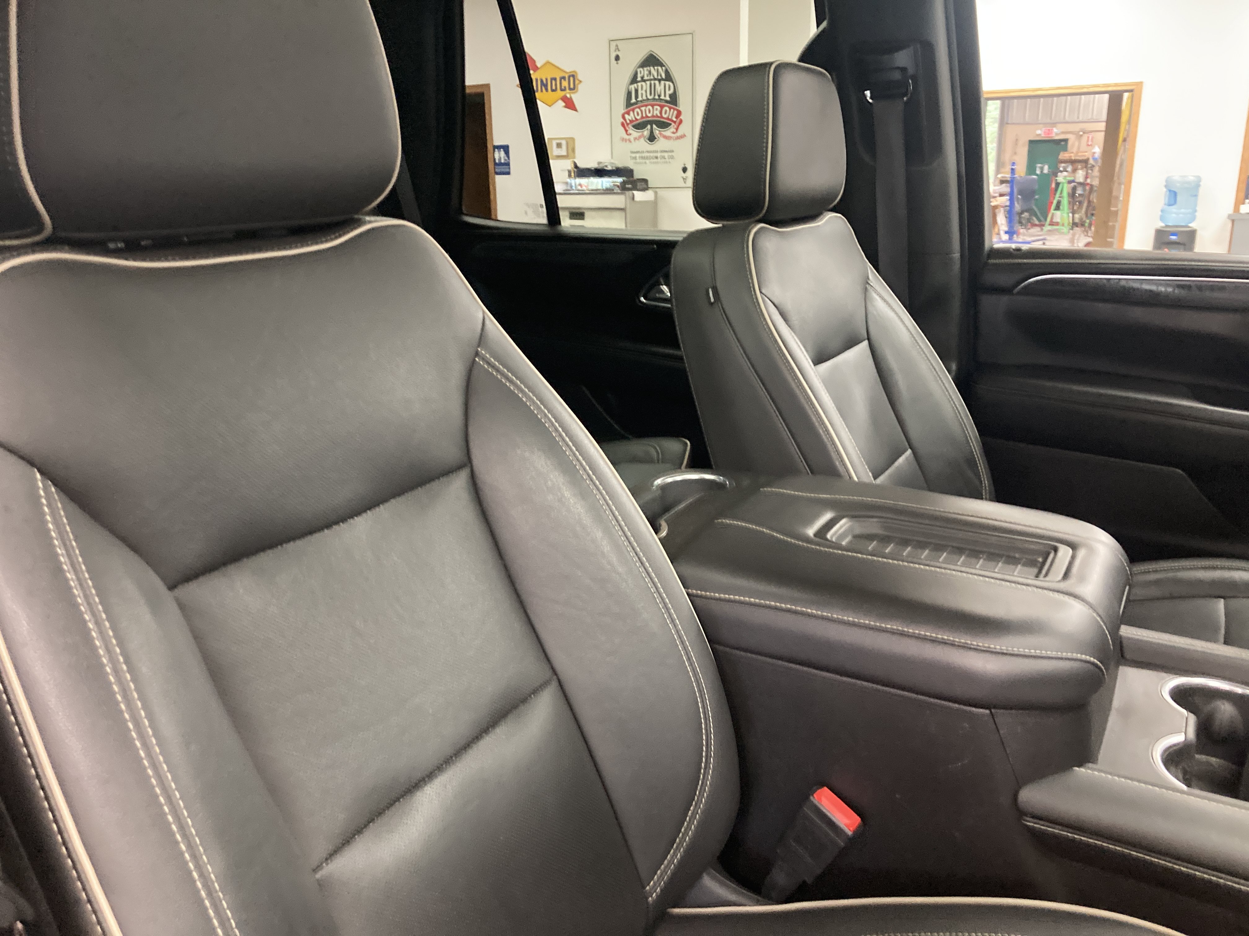 Used 2021 GMC Yukon SLT w/ SLT Premium Package AWD/4WD image 26
