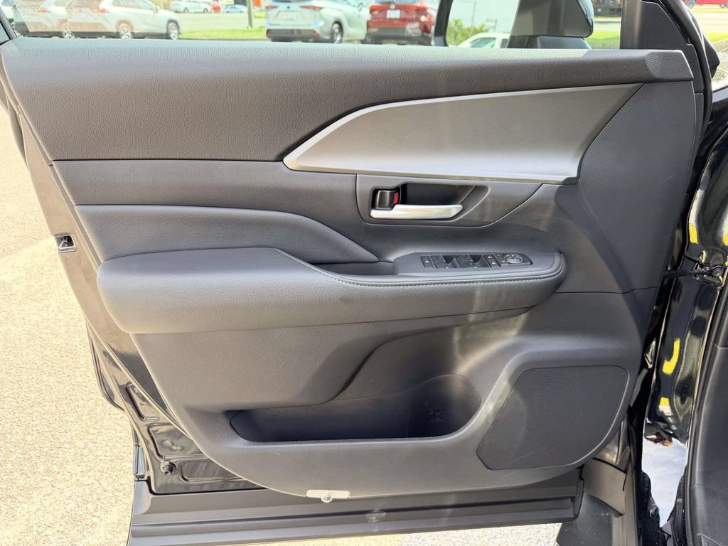 Certified 2026 Toyota Grand Highlander AWD image 18