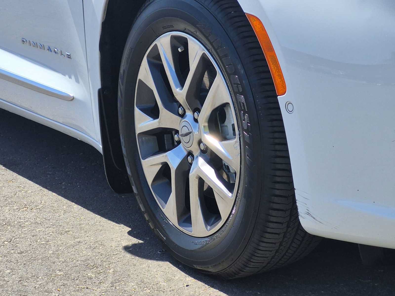 Used 2021 Chrysler Pacifica Pinnacle FWD image 12