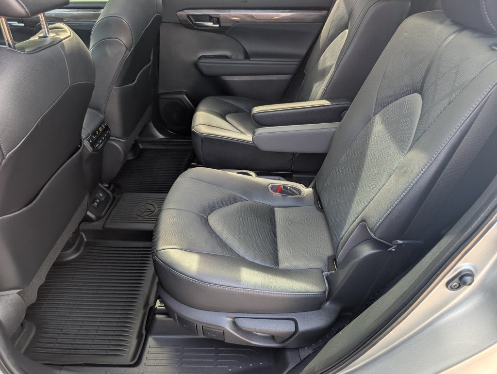 Certified 2021 Toyota Highlander Platinum AWD/4WD image 34