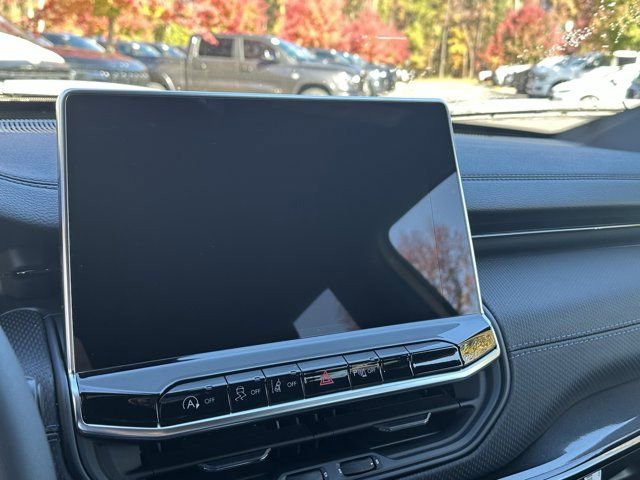 New 2026 Jeep Compass Limited image 25