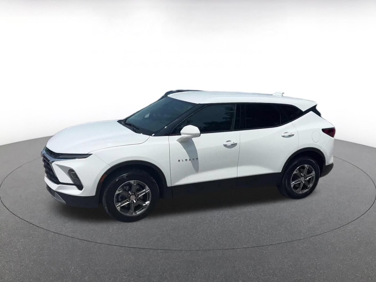 Used 2025 Chevrolet Blazer LT FWD image 8