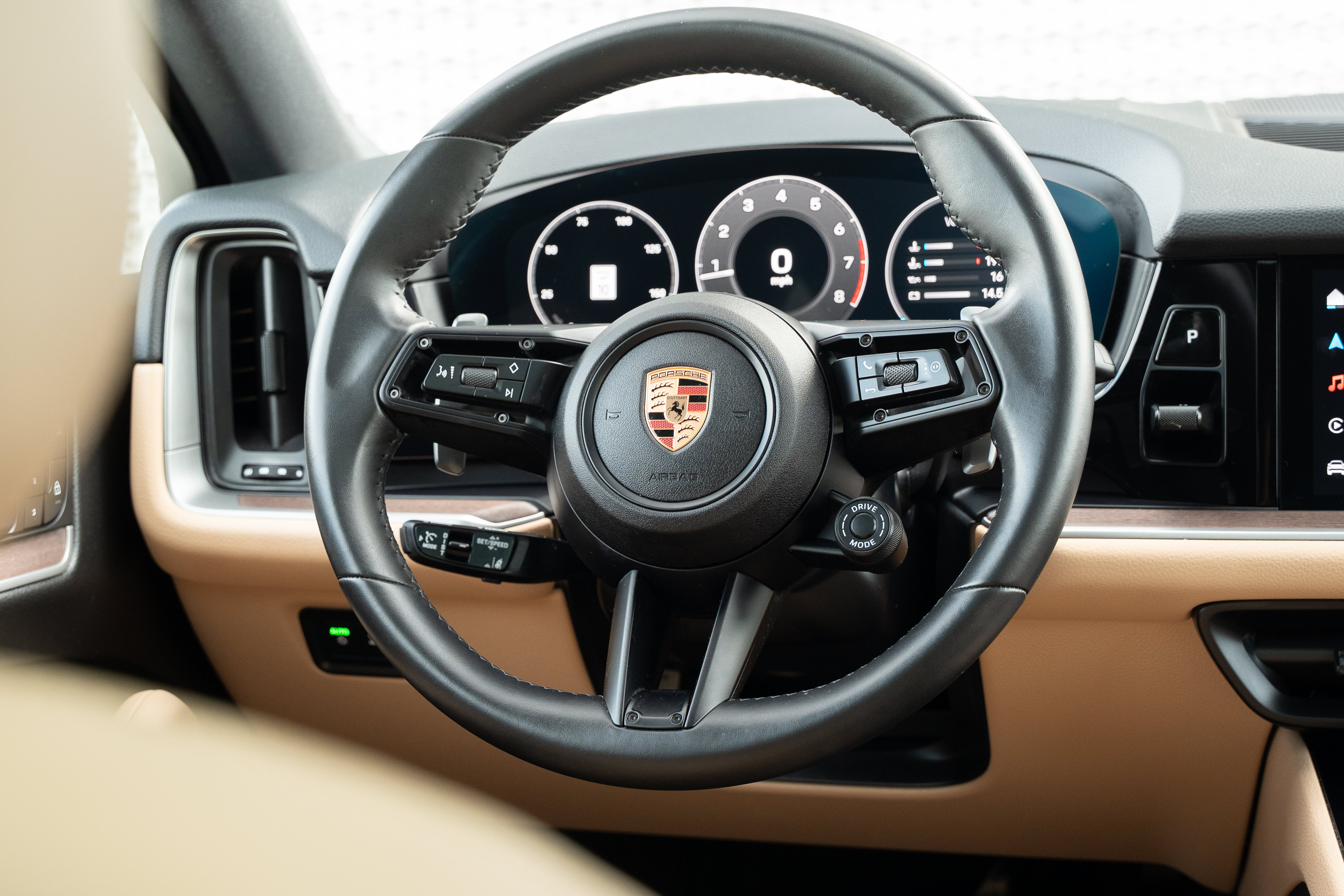Used 2025 Porsche Cayenne Coupe AWD/4WD image 9