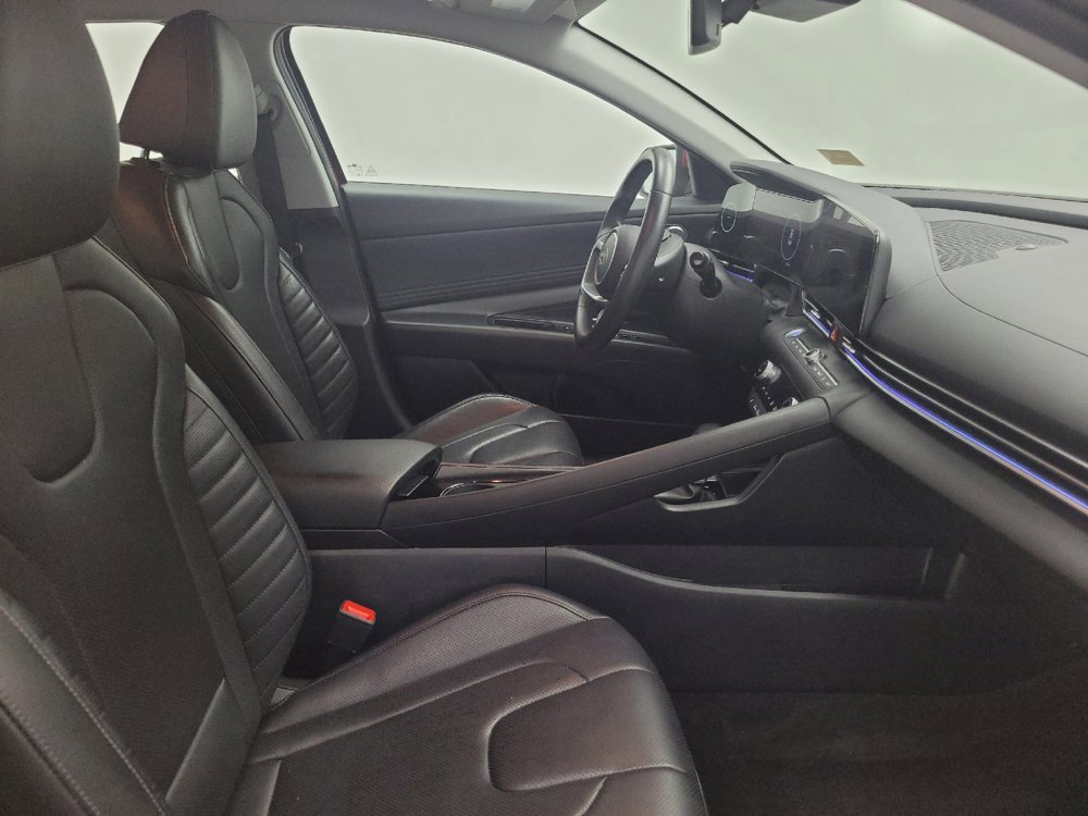 Used 2025 Hyundai Elantra Limited FWD image 21