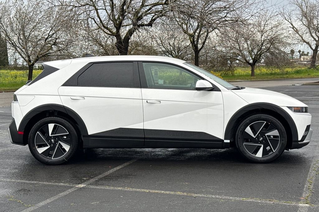 New 2026 Hyundai Ioniq 5 SE image 3