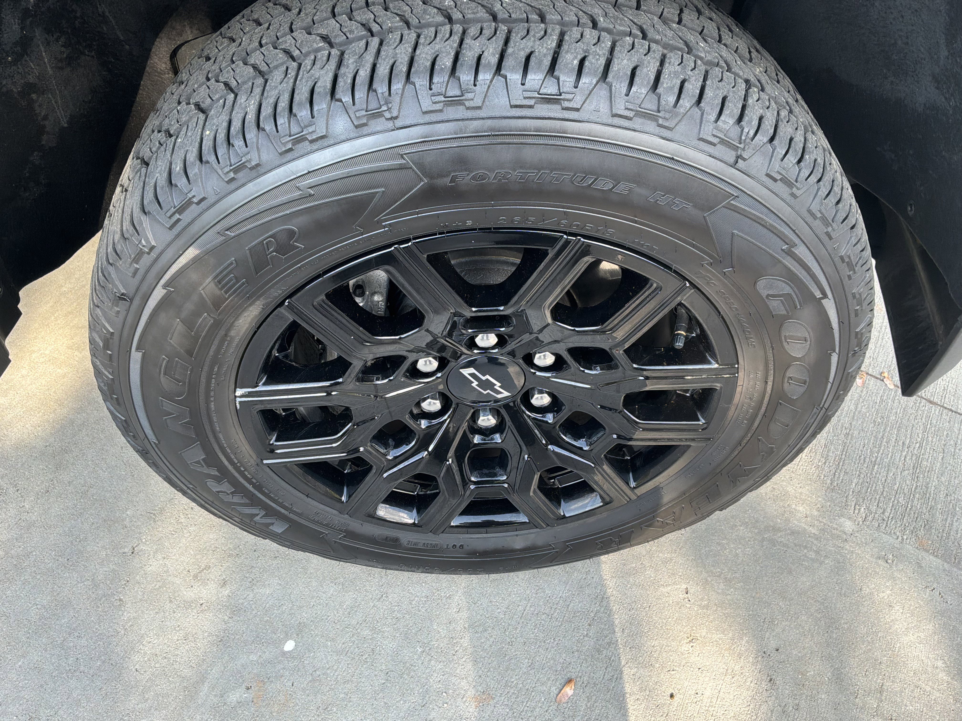 Used 2025 Chevrolet Colorado W/T w/ WT Custom Package image 11