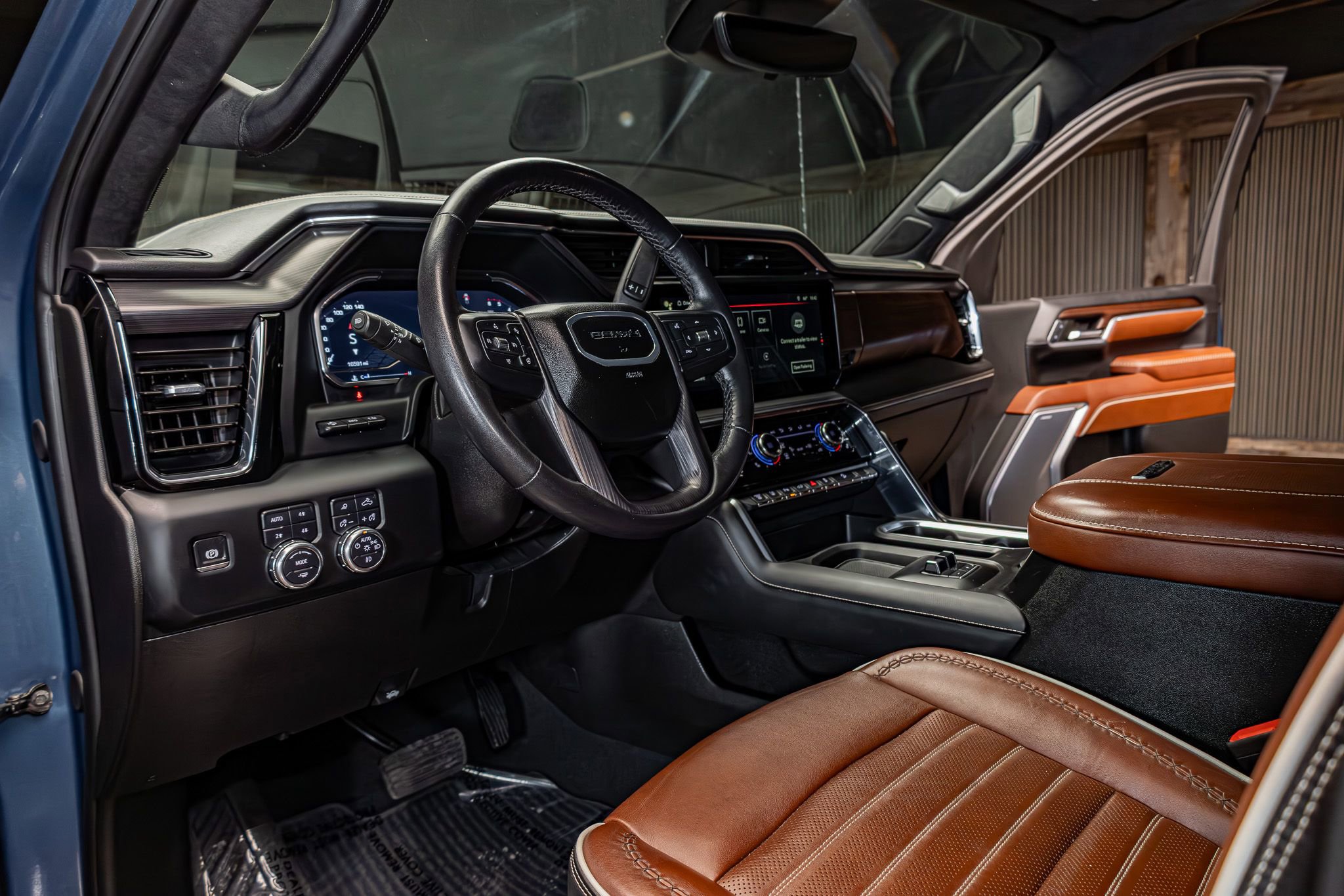 Used 2024 GMC Sierra 2500 Denali Ultimate w/ Max Trailering Package AWD/4WD image 16