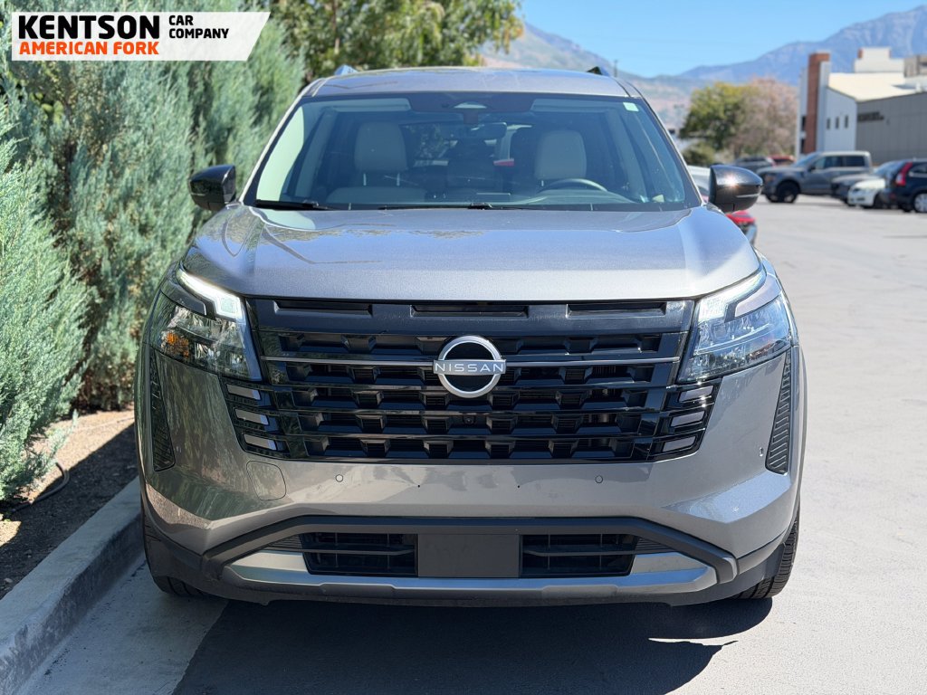 Used 2026 Nissan Pathfinder SL AWD/4WD image 2