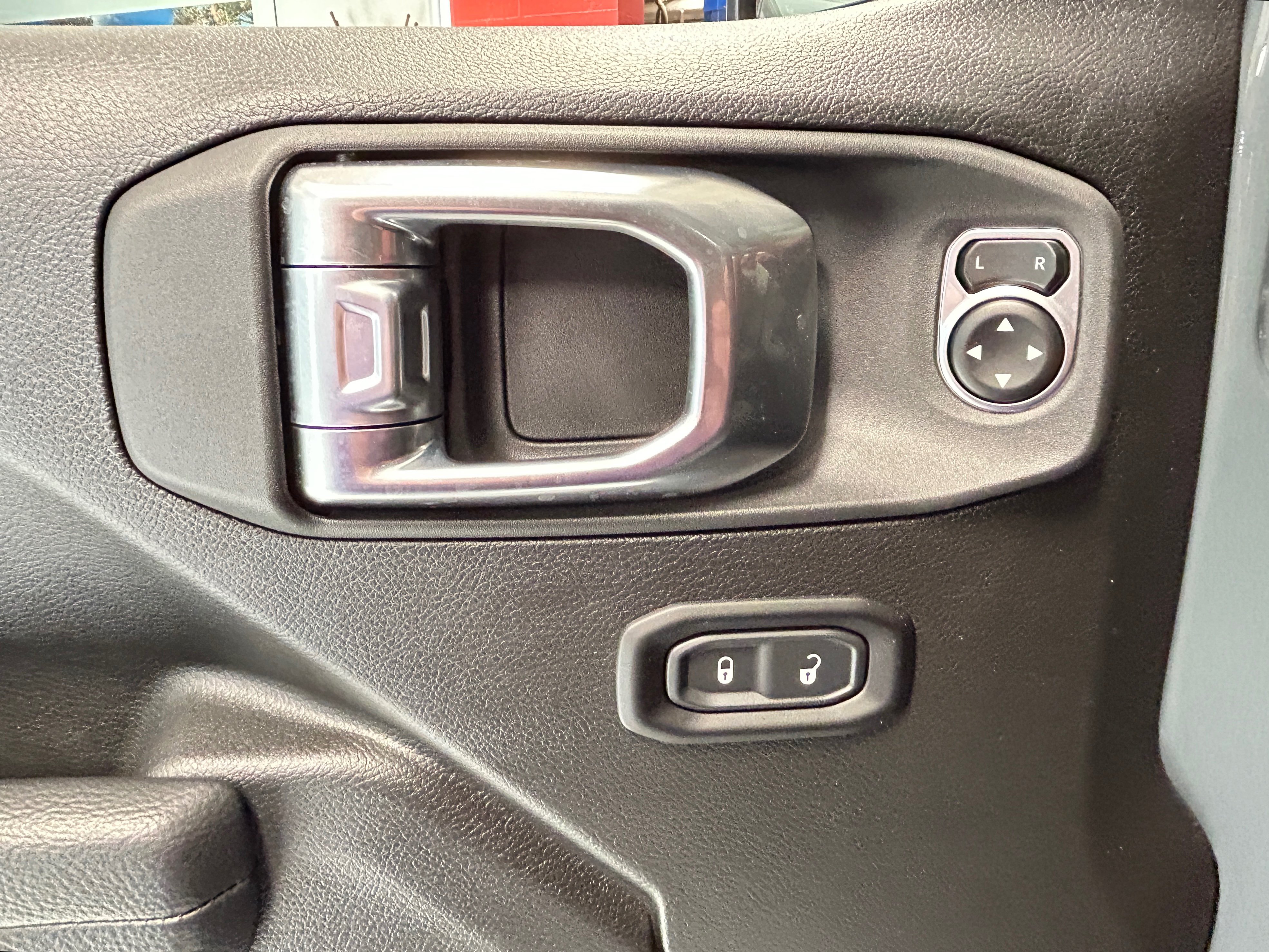Certified 2025 Jeep Wrangler Sport AWD/4WD image 39