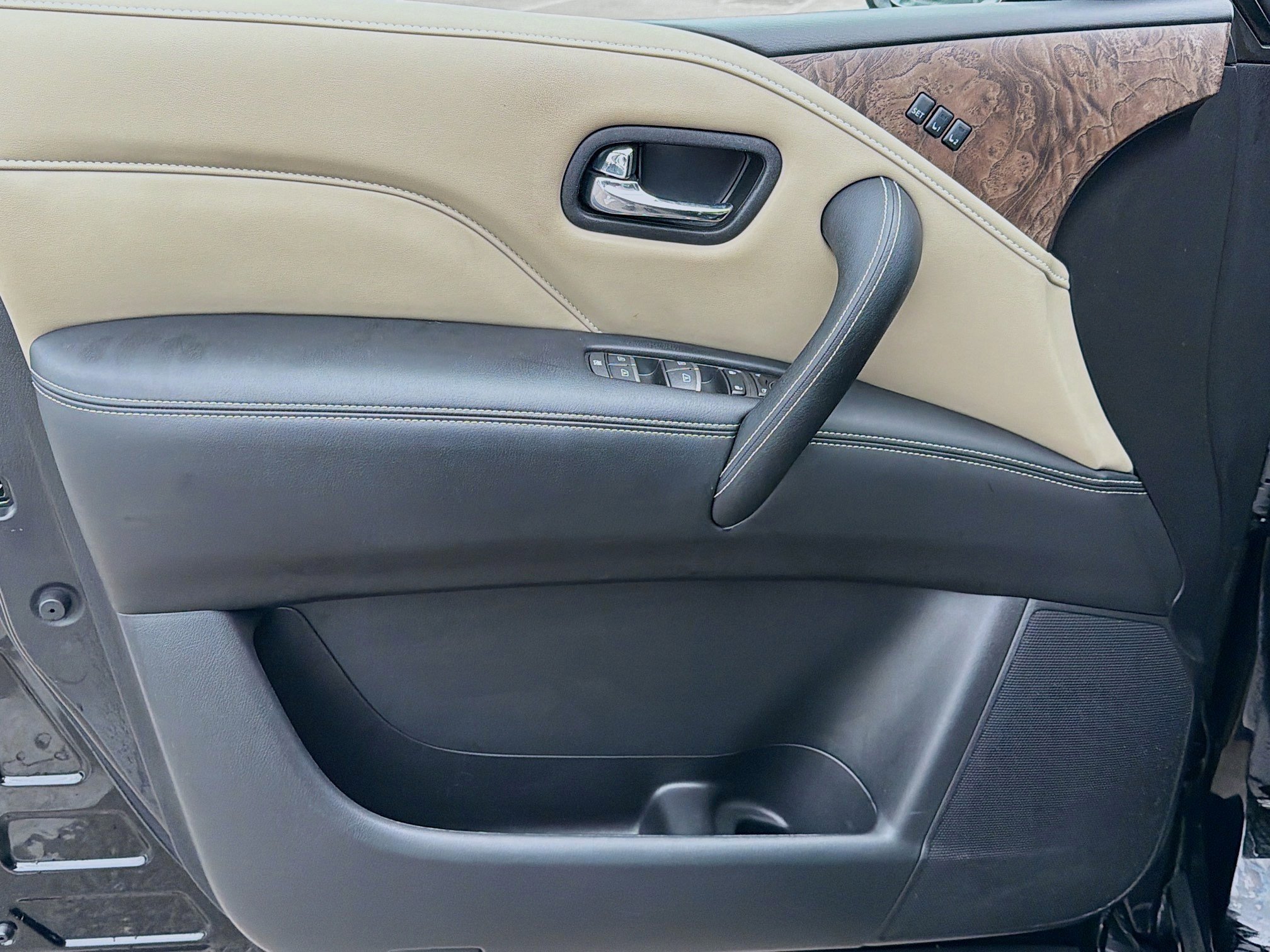 Used 2023 INFINITI QX80 Premium Select w/ Cargo Package image 23