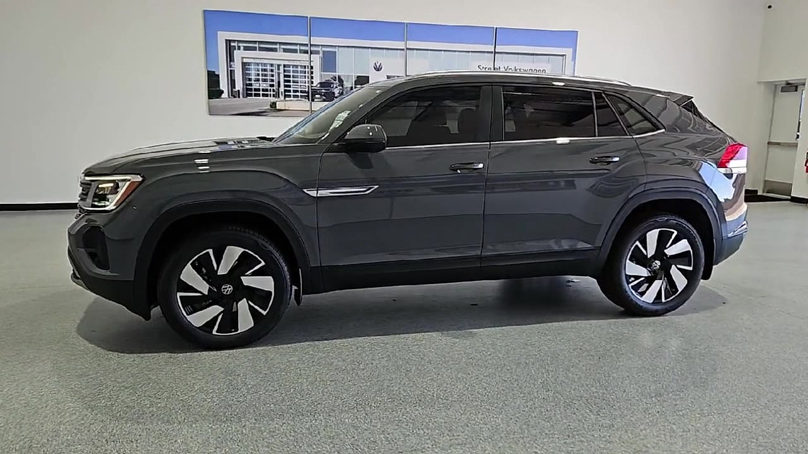 New 2026 Volkswagen Atlas Cross Sport SE FWD image 6