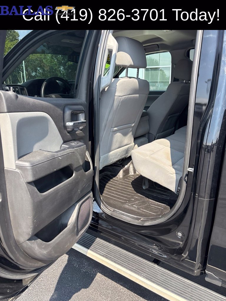 Used 2018 Chevrolet Silverado 1500 Custom w/ Custom Convenience Package AWD/4WD image 15