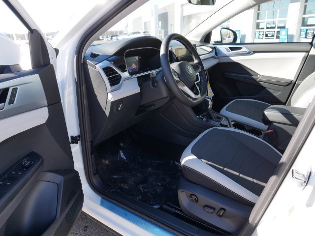 New 2026 Volkswagen Taos SE AWD/4WD image 7
