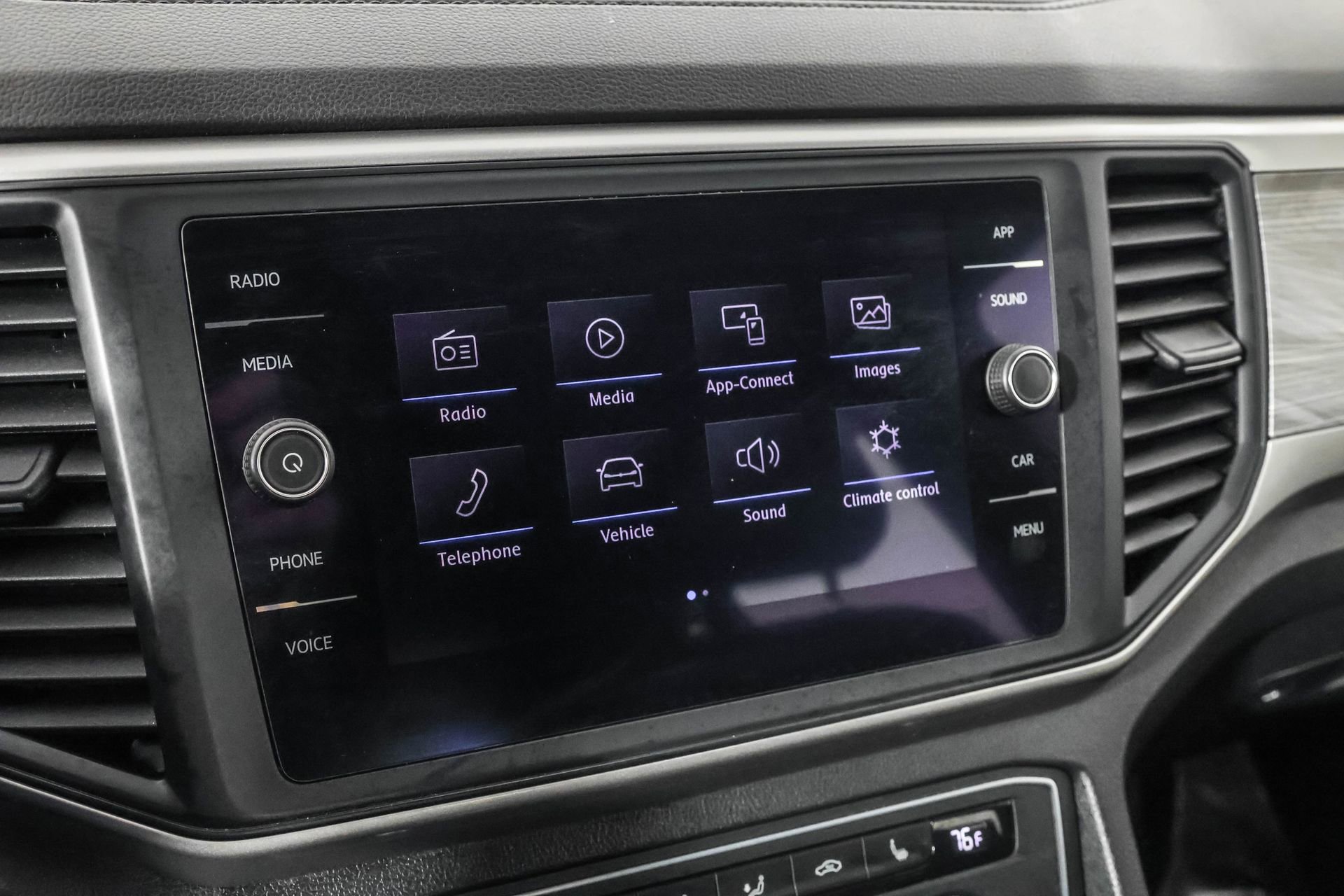 Used 2020 Volkswagen Atlas Cross Sport SE w/ Towing Package image 31