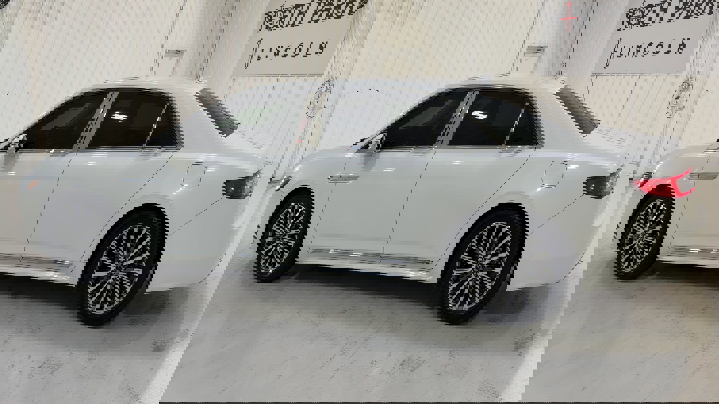 Used 2020 Lincoln Continental w/ Premium Package image 7