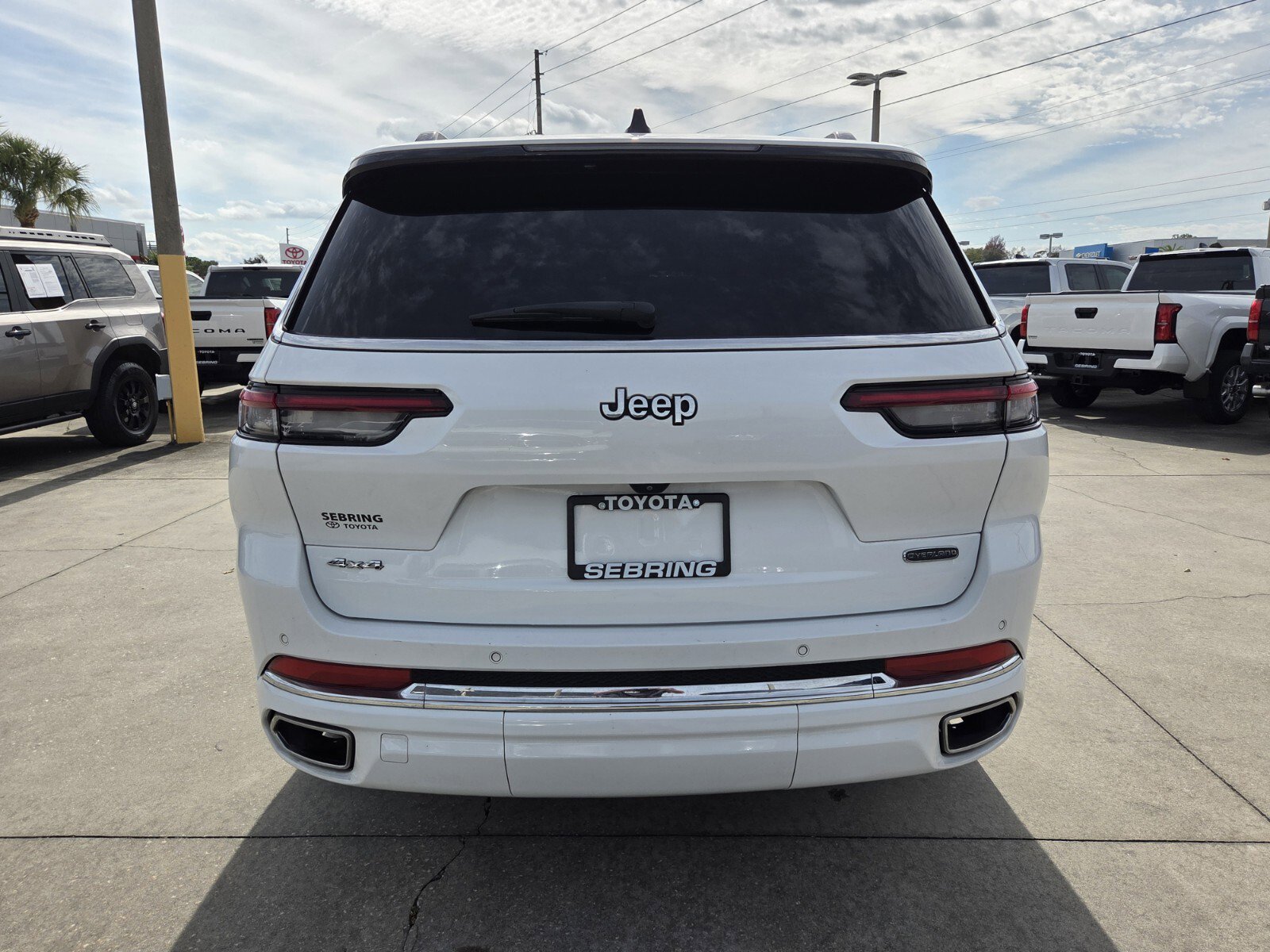 Used 2024 Jeep Grand Cherokee L Overland w/ Trailer Tow Package image 9