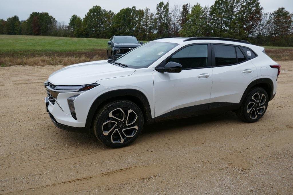 New 2026 Chevrolet Trax RS w/ Sunroof Package image 6