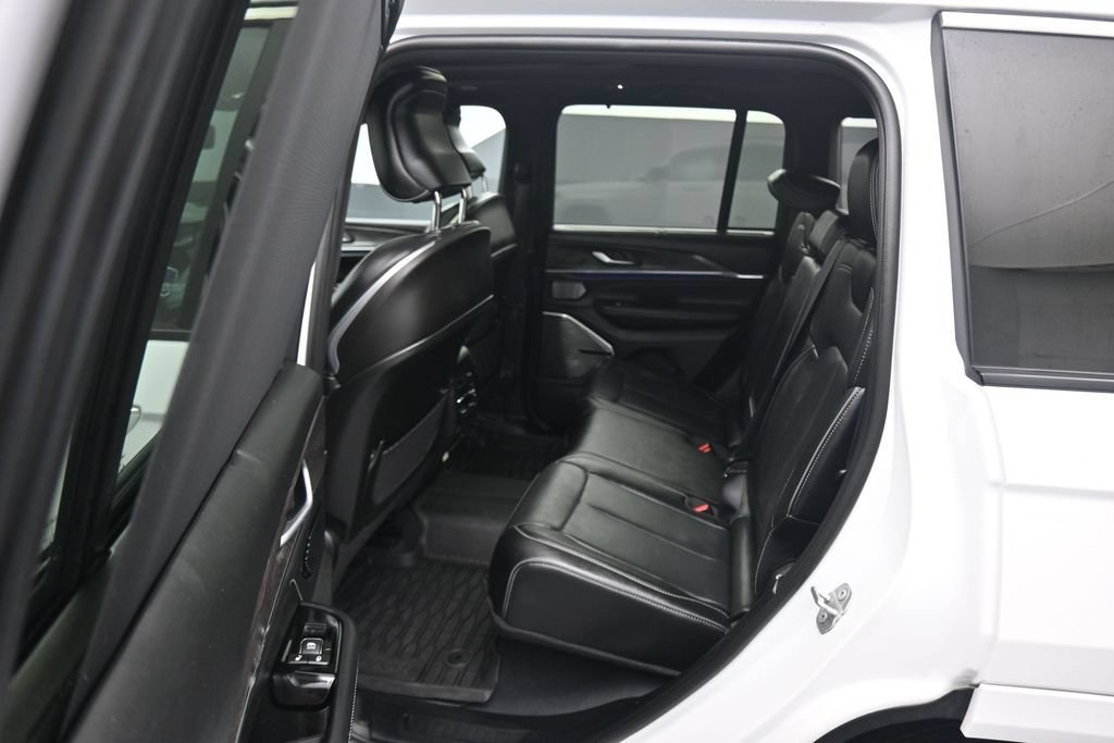 Used 2023 Jeep Grand Cherokee Overland w/ Advanced Protech Group III AWD/4WD image 41