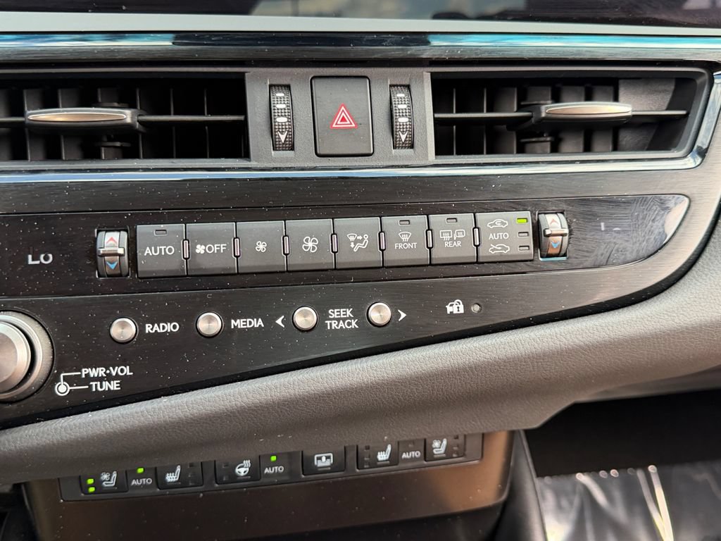 Certified 2023 Lexus ES 300h w/ Accessory Package (Z1) FWD image 22