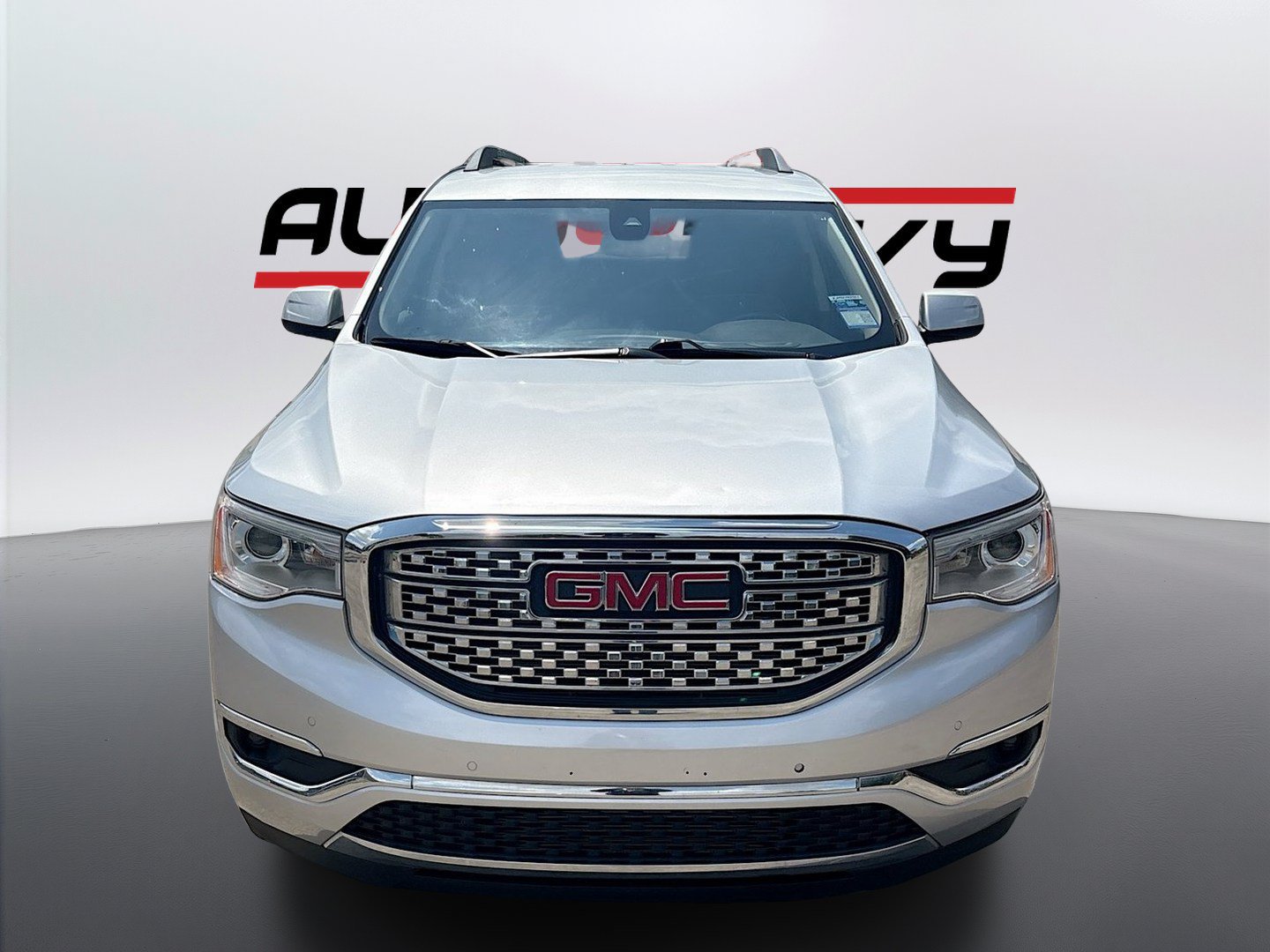 Used 2019 GMC Acadia Denali AWD/4WD image 2