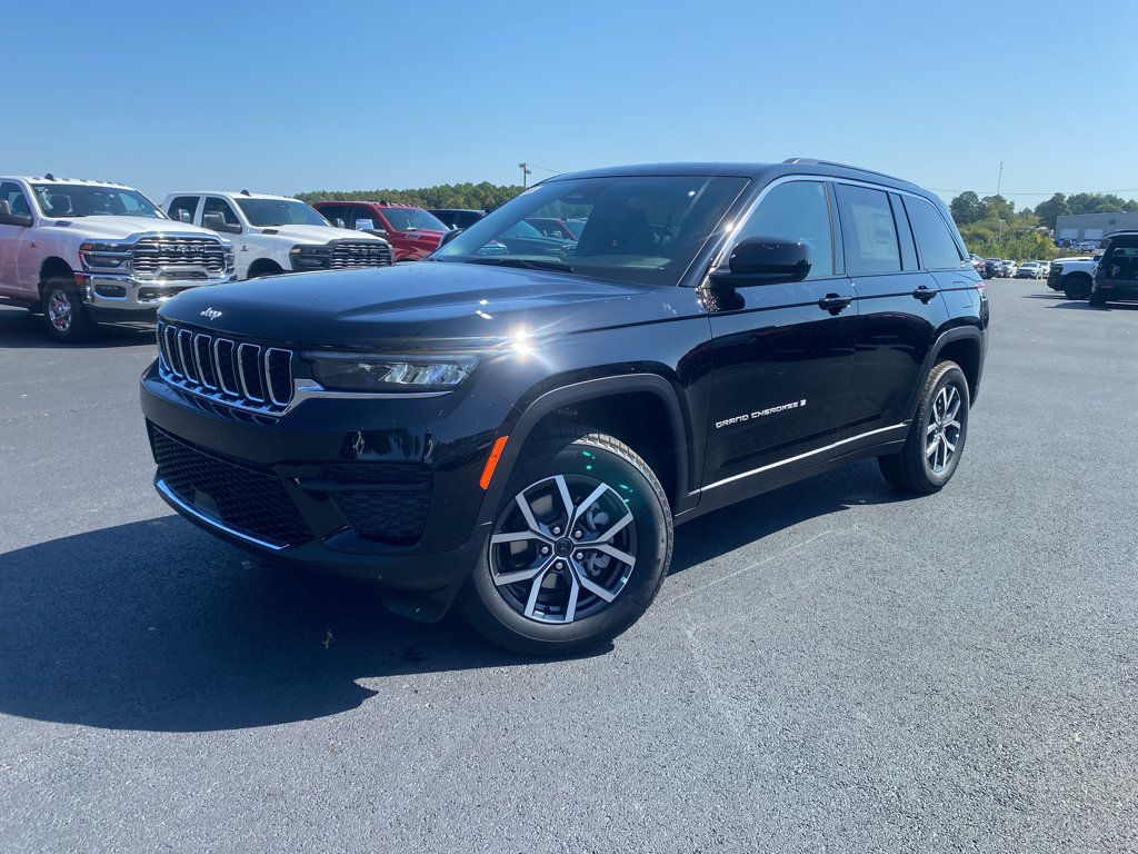 New 2027 Jeep Grand Cherokee Laredo X AWD/4WD image 1